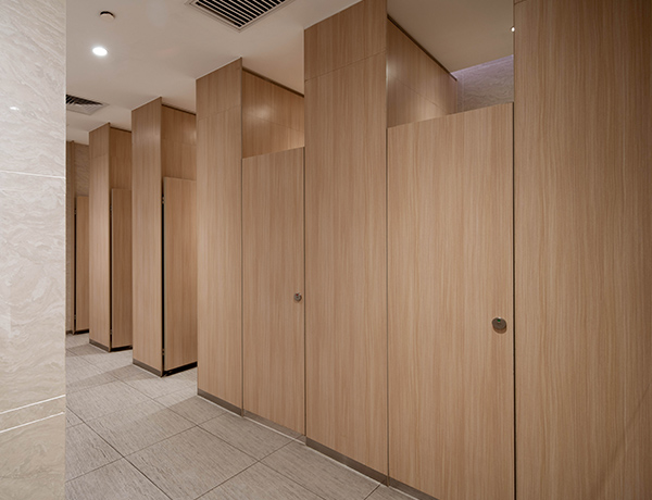 Foedus Laminate Restroom Partition